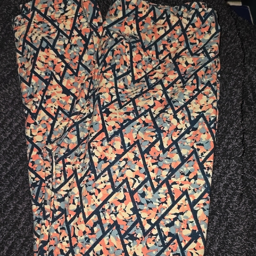 Buttery Soft LulaRoe Leggings Gemometric Floral Pattern Spring Summer OS